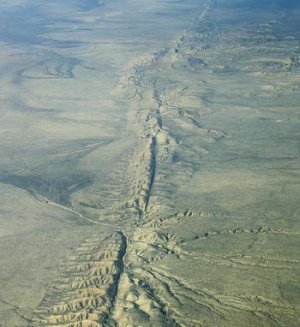 Ecouter les vagues et le vent pour prédire les séismes