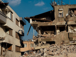 Decreasing aftershocks : time was not the good metronome !