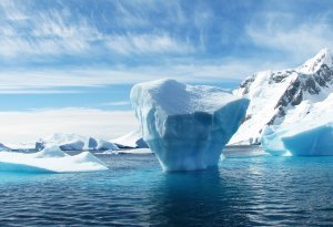 The erosion of East Antarctica is mainly due to the glacial phase at the end of the Primary Era