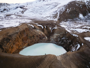 Sismicité et imagerie multi-échelle du volcan Krafla, nord-est de l'Islande